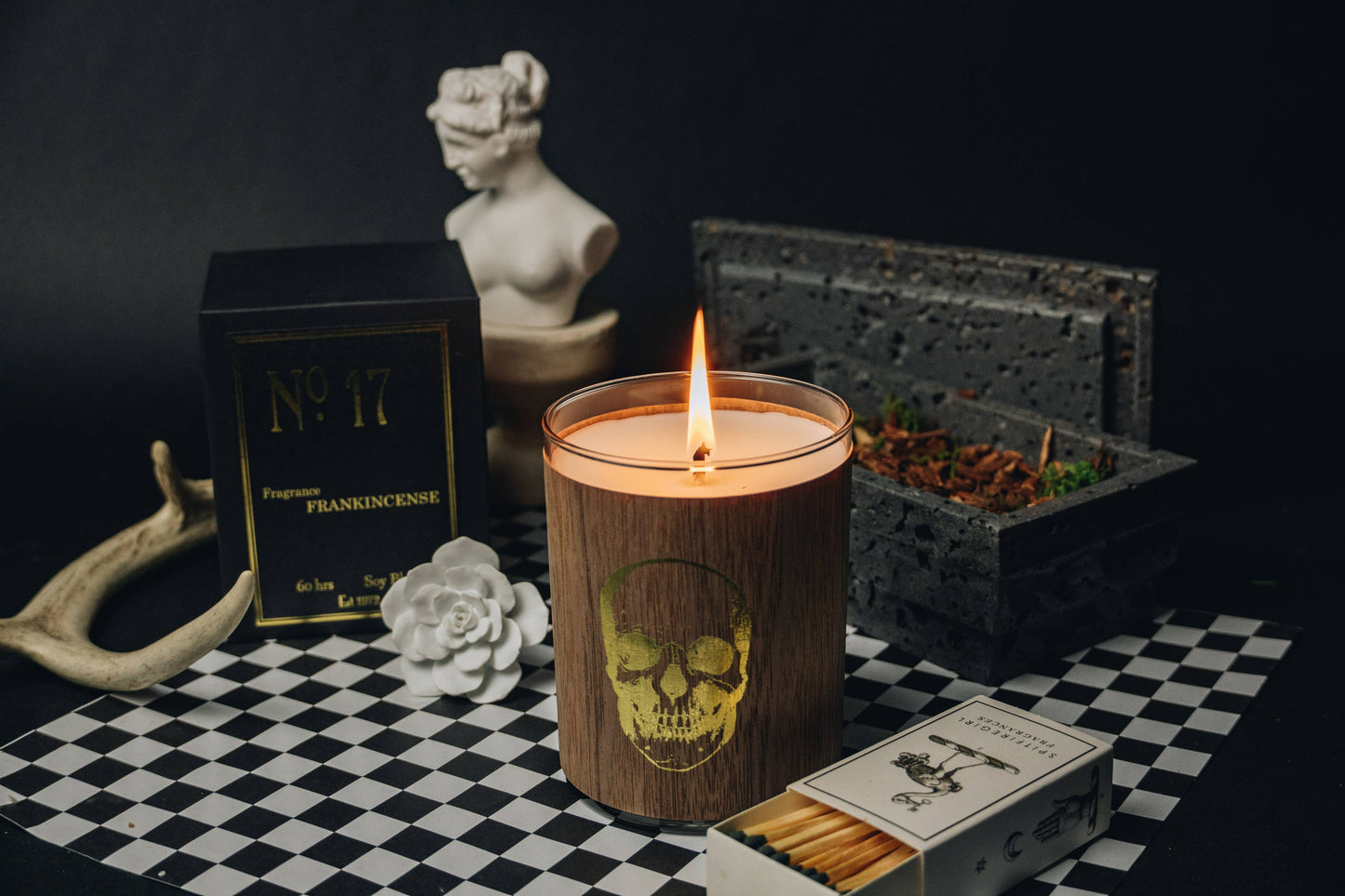 No 17 Gold Skull Frankincense Candle