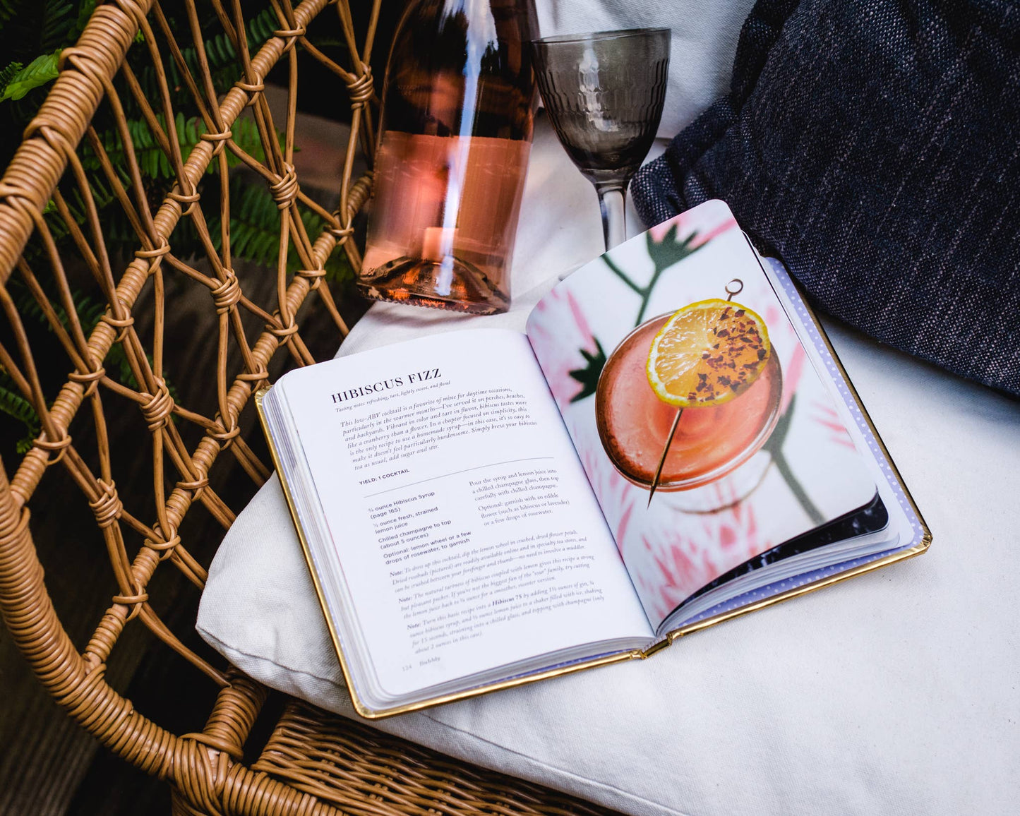 Bubbly: A Collection of Champagne and Sparkling Cocktails (Best Seller)