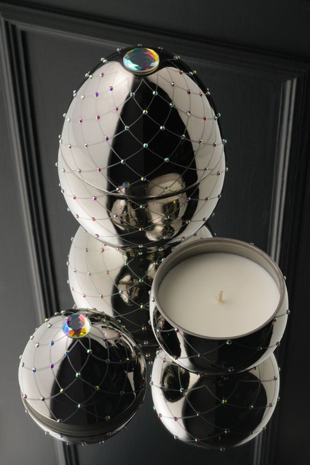 Candle in Ceramic Egg BOIS DE ROUSSIE RED SILVER STRIPE 450gr 6.5 diam. x 7.48 in