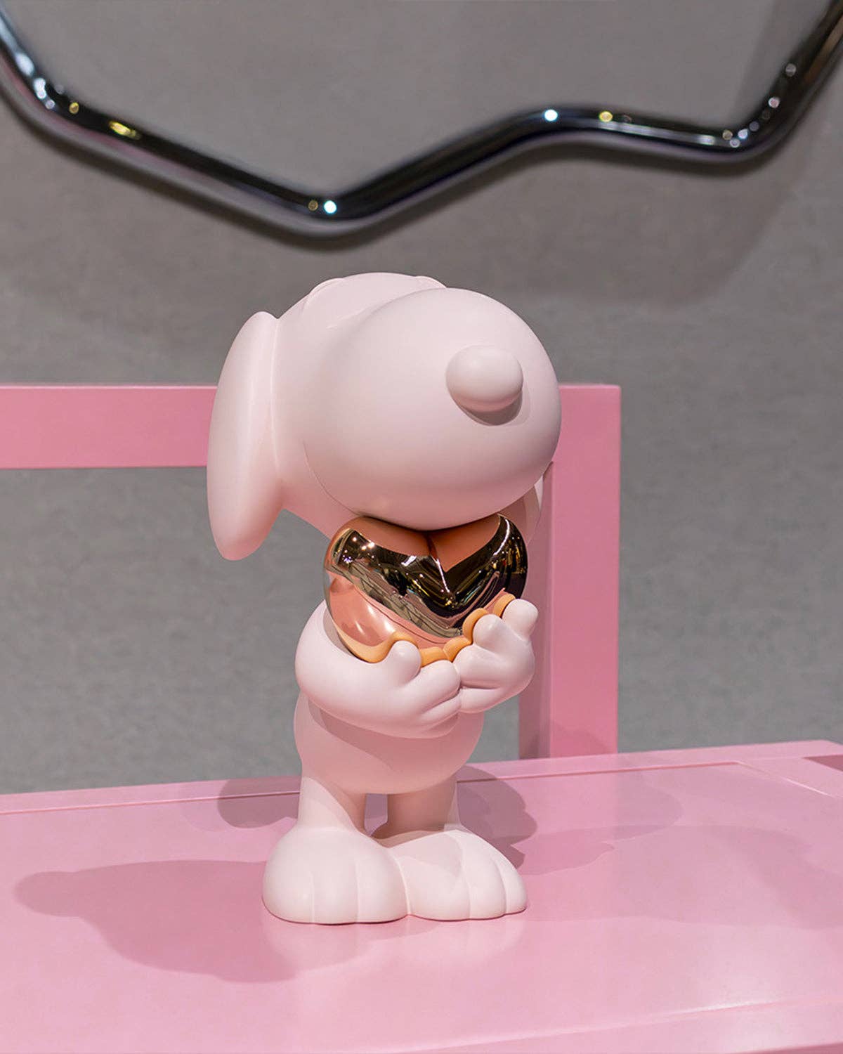 Snoopy HEART Pink & Gold Heart 11in