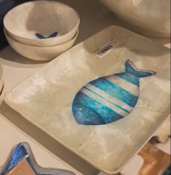 8" x 5" Capiz Tray w/Fish Pattern (Blue/White)