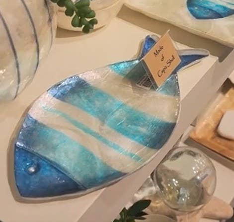 7.75" x 4.25" Capiz Fish-Shaped Tray (Blue/White)