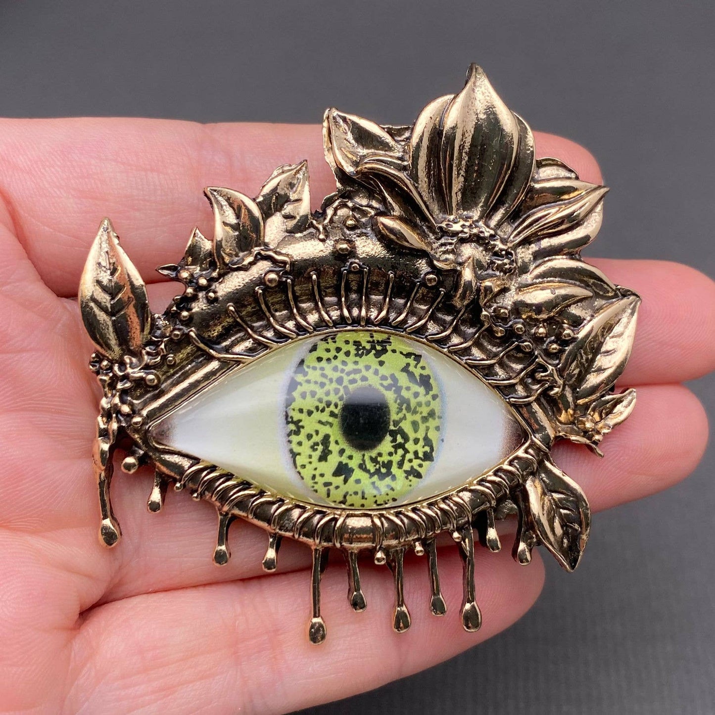 Vintage Green Eye Brooch