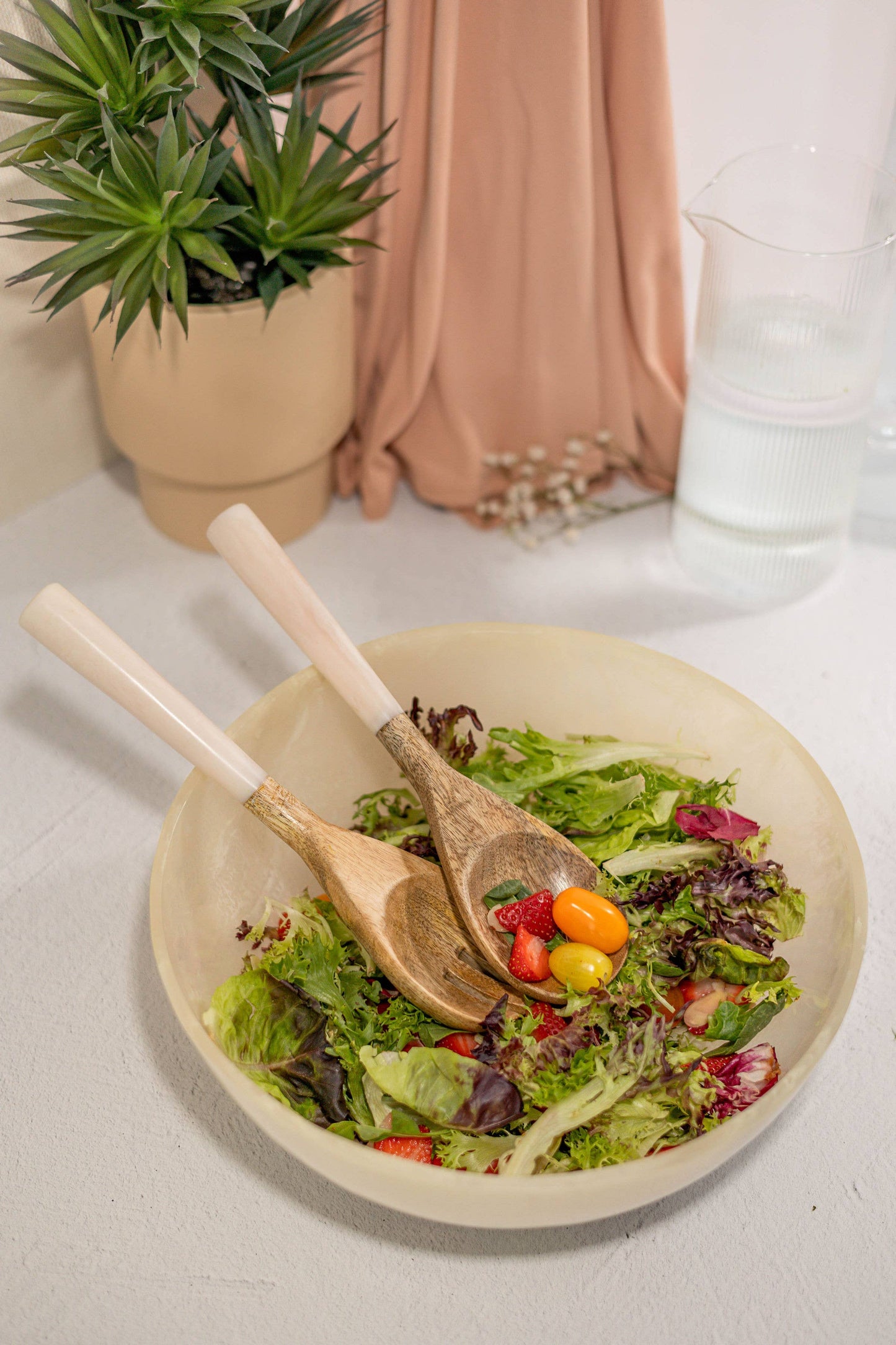 Fabulous Resin Salad Bowl – Cream Swirl Color